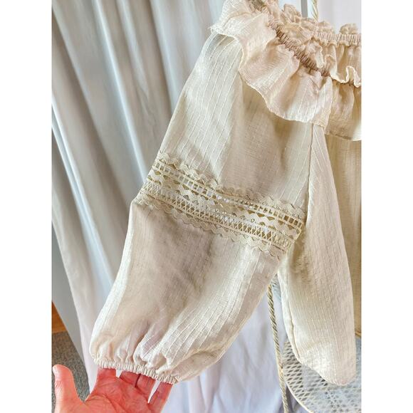 Mine Top Boho Peasant with Ruffle Neckline Embroidered Inset Sleeves Size Medium - Picture 4 of 7